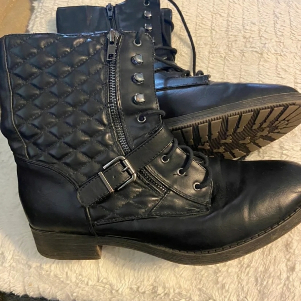 Combat boots